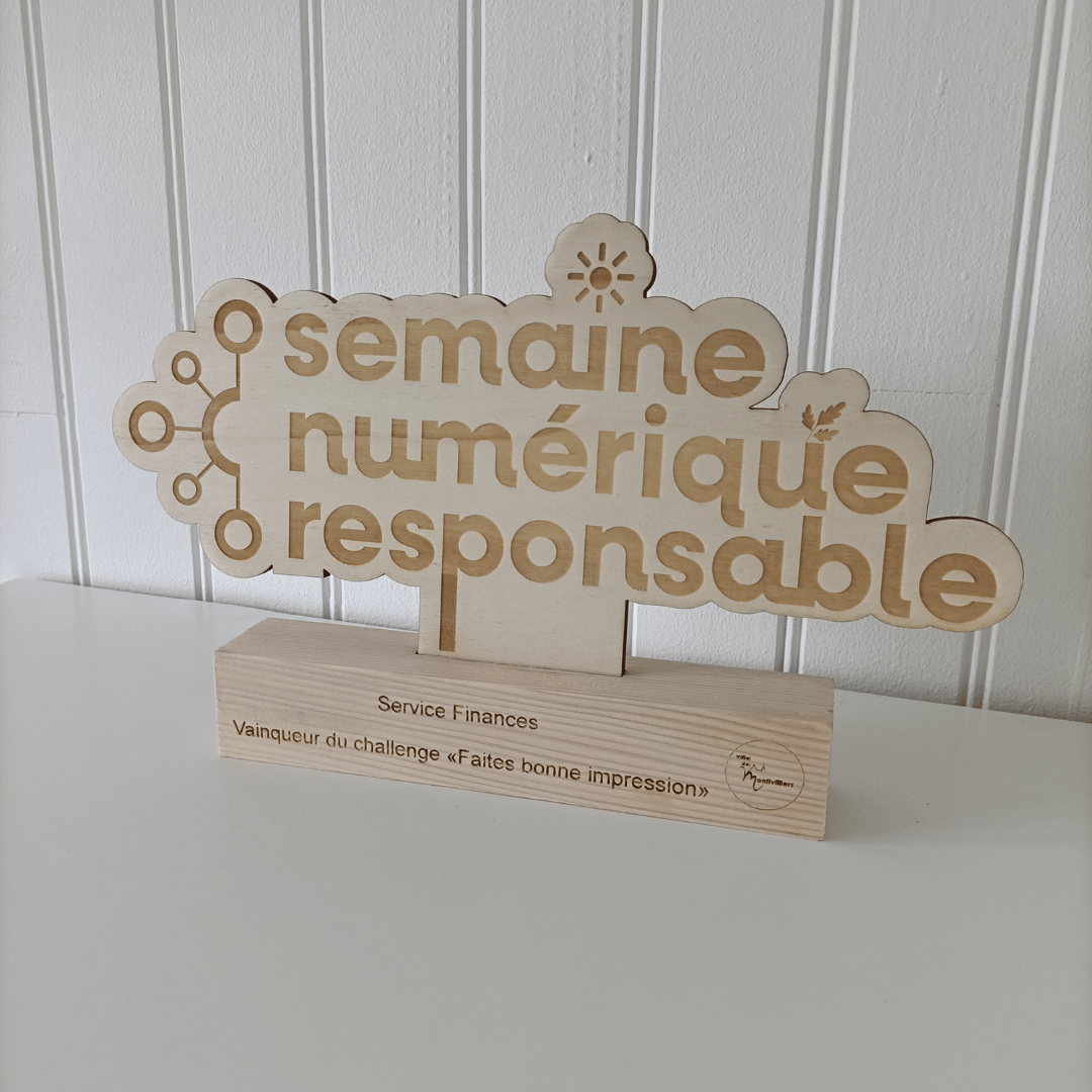Trophée personnalisé en bois pour challenge entreprise