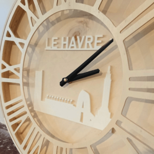 Horloge murale en bois avec Skyline Le Havre