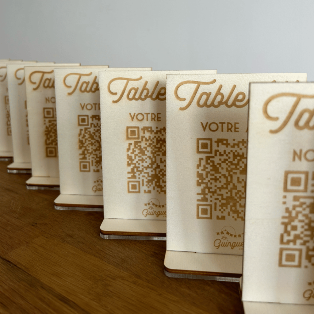 Menu en bois gravé avec QR Code personnalisé pour restaurant